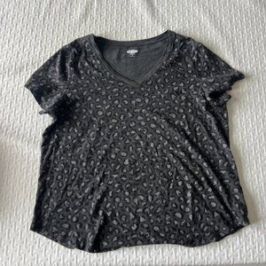 Old Navy Essentials V Neck Leopard Tee